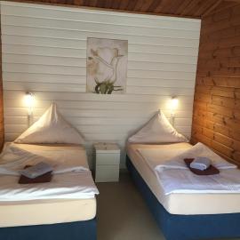 ABB Sportcenter Gänsefurth, Doppelzimmer ohne Küche, Standard Doppelzimmer mit Küche，位于Hecklingen的酒店