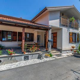 Beautiful Apartment In Divaca With Wifi，位于迪瓦查的酒店