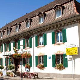 Hotel Restaurant Löwen，位于Zell im Wiesental的酒店