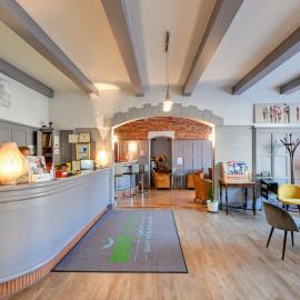 Brit Hotel Roanne - Le Grand Hôtel，位于罗阿纳的酒店