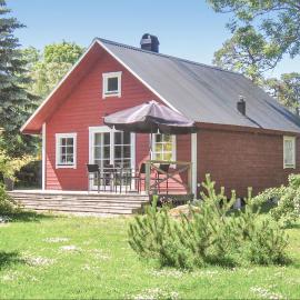 Beautiful Home In Gotlands Tofta With Wifi，位于Hejde的酒店