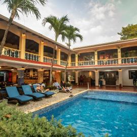 Hotel El Velero，位于普拉亚埃尔莫萨的酒店
