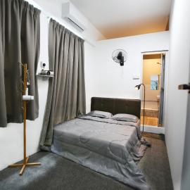 HangoutSpacez Queensbay at Bayan Lepas Penang,位于峇六拜的酒店
