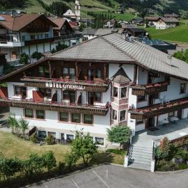 Hotel Residence Griesfeld,位于瓦尔奥纳的圣乔凡尼的酒店