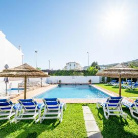 Oasis Beach Apartments，位于卢斯的酒店