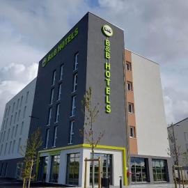 B&B HOTEL Orléans Saran 3 étoiles，位于萨兰的酒店