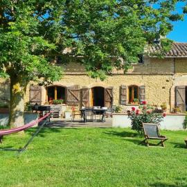 La Ferme de Menoun，位于Thil的酒店