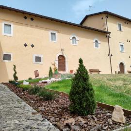Casa Fra Ambrogio，位于Pizzoli的酒店