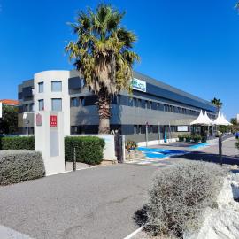 Brit Hotel Porte d'Espagne，位于佩皮尼昂的酒店