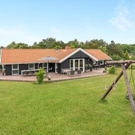 Cozy Home In Oksbøl With Sauna，位于Oksbøl的酒店