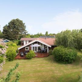 Cozy Home In Rødvig Stevns With Wifi，位于勒兹维的酒店