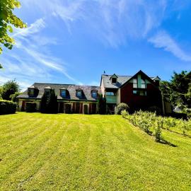 Hotel Restaurant Auberge du Barrez Logis，位于Mur-de-Barrez的酒店