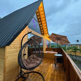 Uptown Batumi Yard & Jacuzzi，位于巴统的酒店