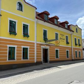 Hotel Ledererwirt，位于圣兰布雷希特的酒店