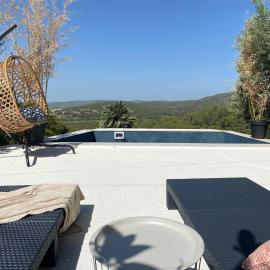 Para 12: piscina, BBQ, calma y café con vistas，位于Papiolet的酒店