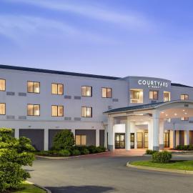 Courtyard by Marriott Kingston,位于金斯顿的酒店