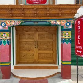 Hotel Thachung，位于Deskit的酒店
