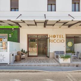 Hotel Il Riccio，位于切萨雷奥港的酒店