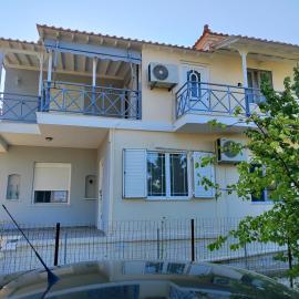 Holiday House with sea view in Skala Polichnitos，位于Skála的酒店