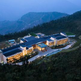 JW Marriott Mussoorie Walnut Grove Resort & Spa，位于穆索里的酒店