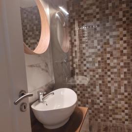 Blue Condo Otopeni，位于奥托佩尼的酒店