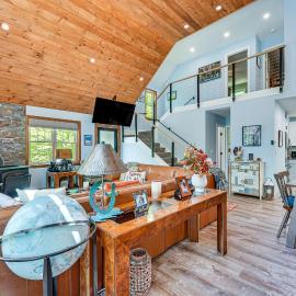 Near Hiking Trails & Ski Resorts: Killington Home!，位于基灵顿的酒店
