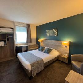 Brit Hotel Saumur，位于迪斯特里的酒店