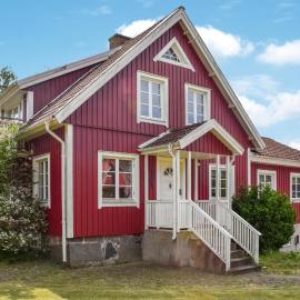 Gorgeous Home In Holmsjö With Lake View，位于Holmsjö的酒店