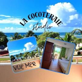 studio La Cocoteraie, vue mer，位于Courcelles的酒店