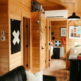 BOAT HAUS Cabin Retreat Sauna, Plunge, Hot Tub，位于Lakeside的酒店