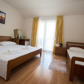 airport rooms Manufaktura，位于卡什泰拉的酒店