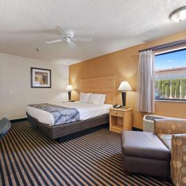 Best Western Plus Executive Inn & Suites，位于曼特卡的酒店