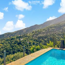 Ikaria View Resort and Villa with Pool，位于Arethousa的酒店