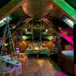 Dynasty Jungle Spa Jacuzzi，位于奥尔泽姆的酒店