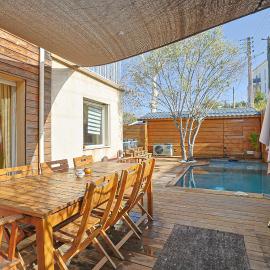 Maison avec Piscine et Jacuzzi Proche des plages，位于土伦的酒店