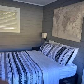 TeePee Room 16-Newly Renovated，位于Roscommon的酒店