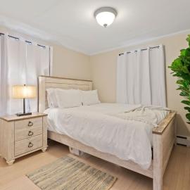Beachside Retreat! Cozy 1-Bedroom w Private Yard，位于丹尼斯的酒店