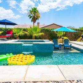 Luxurious 5BR Resort Style Home w Pool & Spa，位于印地欧的酒店