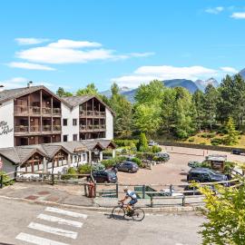 Aparthotel Des Alpes，位于卡瓦莱塞的酒店