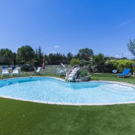 Gite Grand Luberon chez Manon en Luberon - Vacation rental in guest house，位于拉聂的酒店