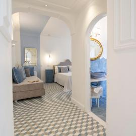 Casa Lucia Relaxing rooms，位于阿纳卡普里的酒店
