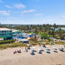 Oceanfront Inn, Private Balcony, 2 Full Beds #16,位于皮尔斯堡的酒店