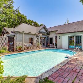 Shared Hot Tub: Historic Cottage, Walk to Elm Park，位于伍斯特的酒店