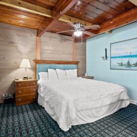 Oceanfront Inn, Inlet View, King Bed, #5,位于皮尔斯堡的酒店
