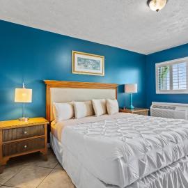 Ocean View Hotel Room with Balcony- King Bed #19,位于皮尔斯堡的酒店
