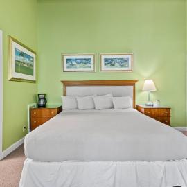 Oceanfront Inn Room #11- Standard Room - King Bed,位于皮尔斯堡的酒店