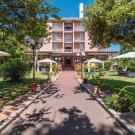 Hotel Gabrini，位于马里纳迪马萨的酒店