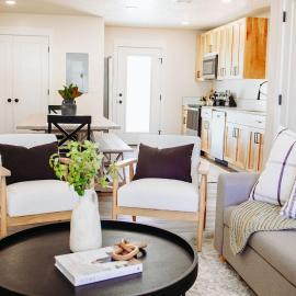 Creekside Cabin Magnolia-stay w views near Lava，位于McCammon的酒店