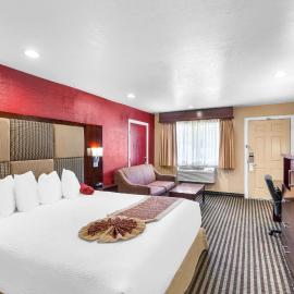 Best Western Plus Yosemite Way Station，位于马里波萨的酒店