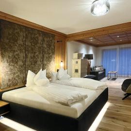 Hotel Unterwirt，位于雷特温克尔的酒店